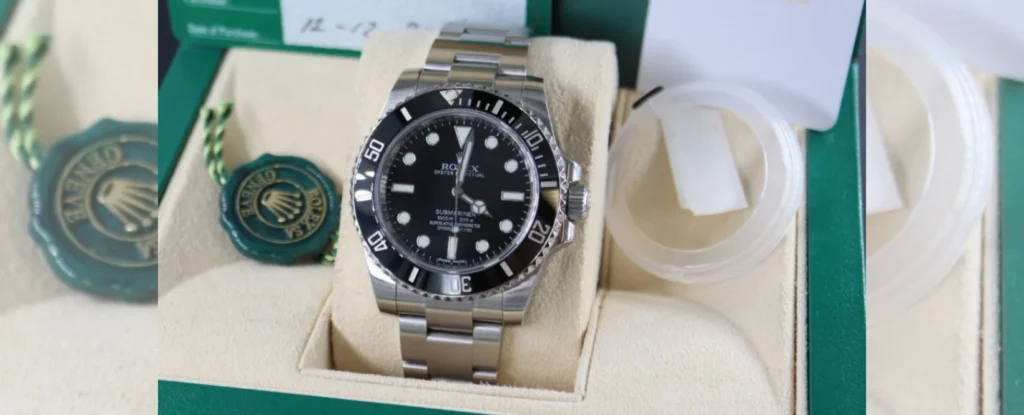 Doos, papieren en servicegeschiedenis van een pre-owned Rolex